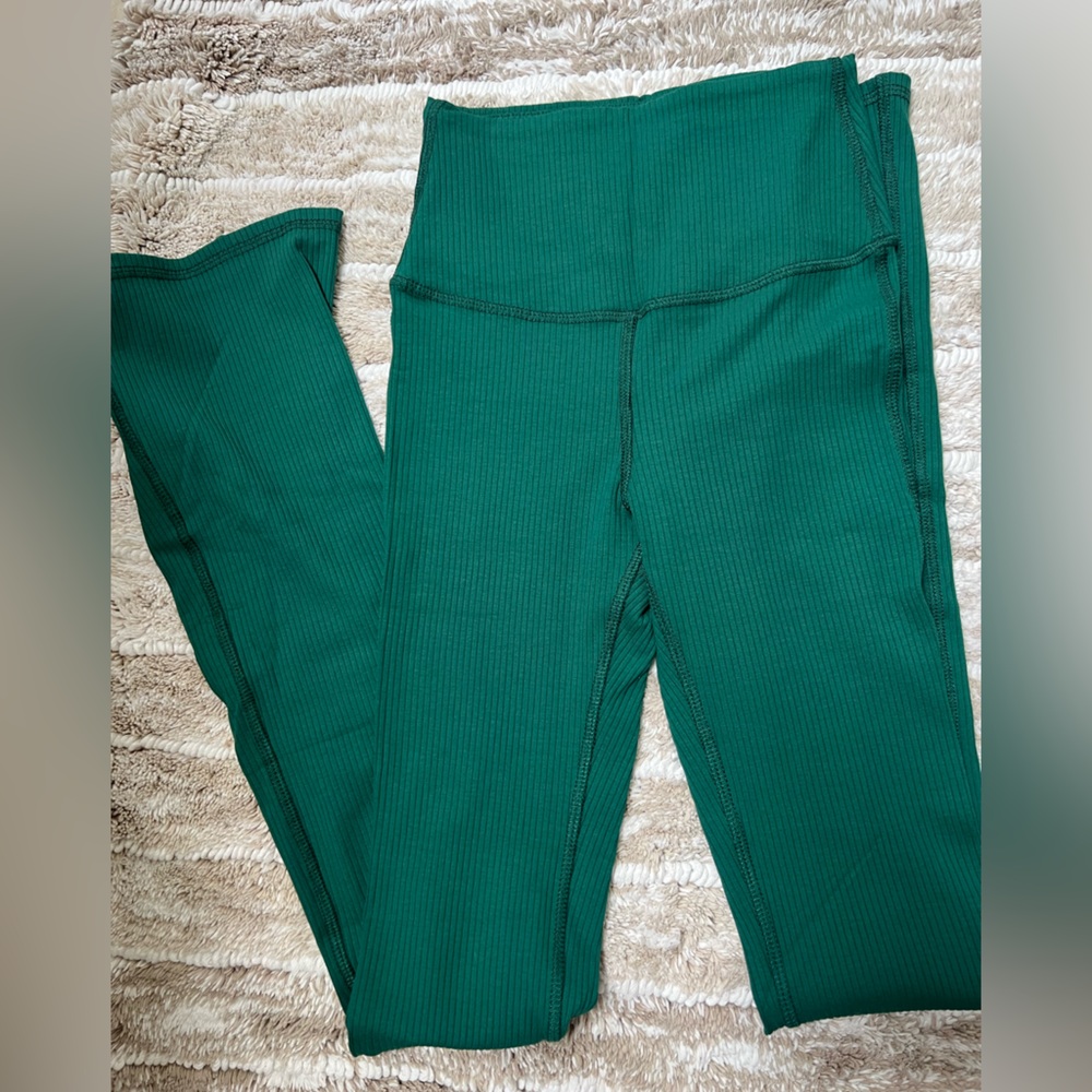 TIGER FRIDAY NWOT True Retro Ribbed Flare Leggings, Evergreen, AS